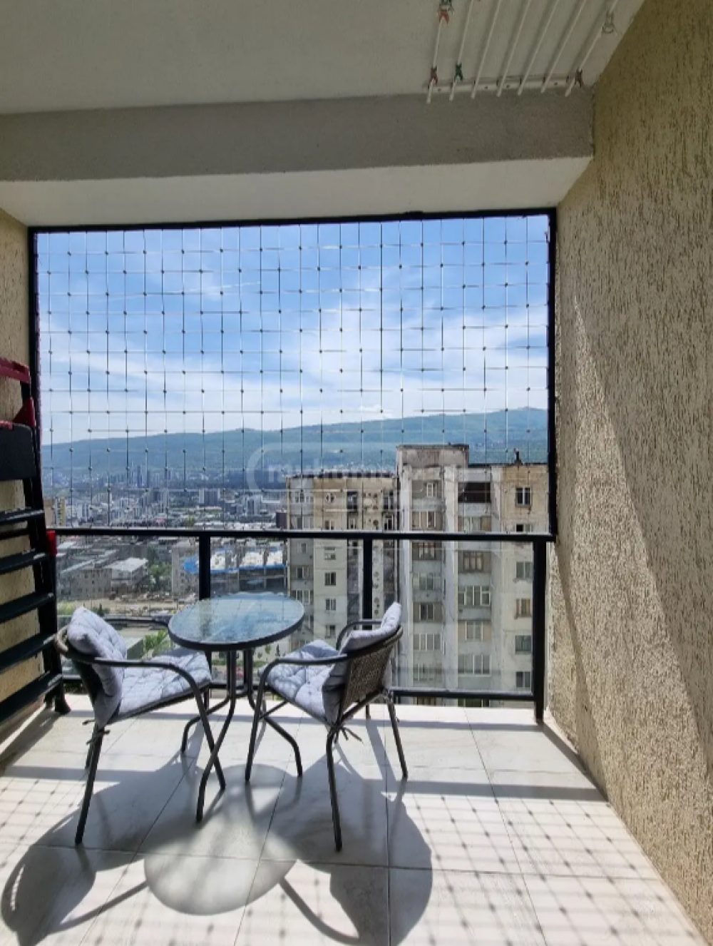 იყიდება 2 ოთახიანი ბინა ნუცუბიძის ფერდობზე